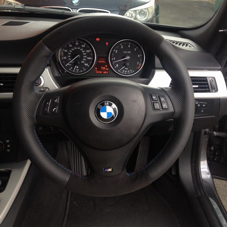 CarWorld pour BMW série 1 2 5, 2 pièces Accessoires de Voiture en Daim  décoration de Volant intérieur Autocollants de revêtement d'habillage  Accessoires Auto : : Auto et Moto